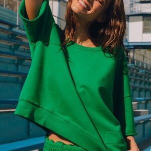 DAILY DRILLS kelly green cropped sleeve crew!